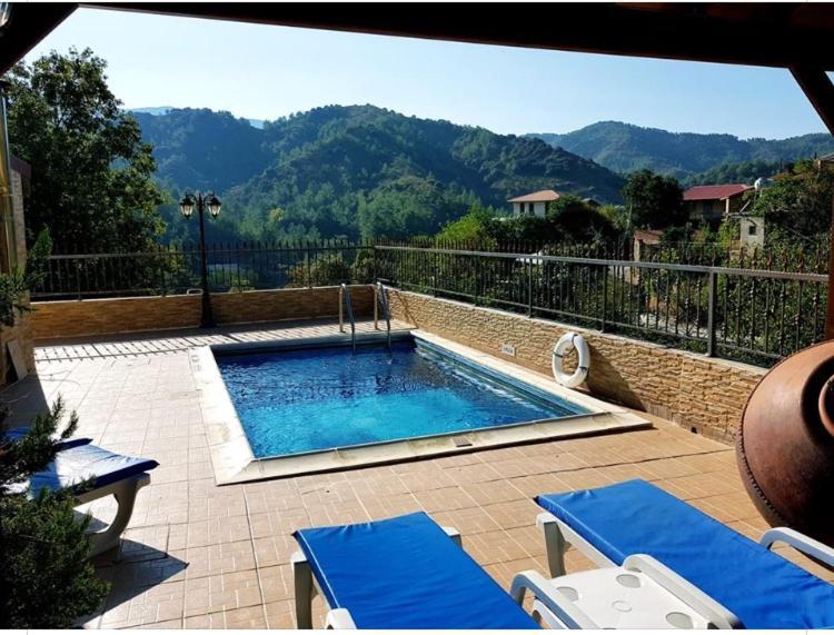 The Love Holiday House Tris Elies Exteriör bild